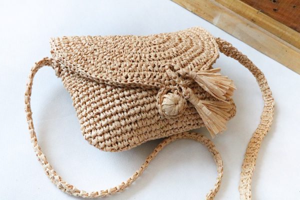 کیف حصیری کرم