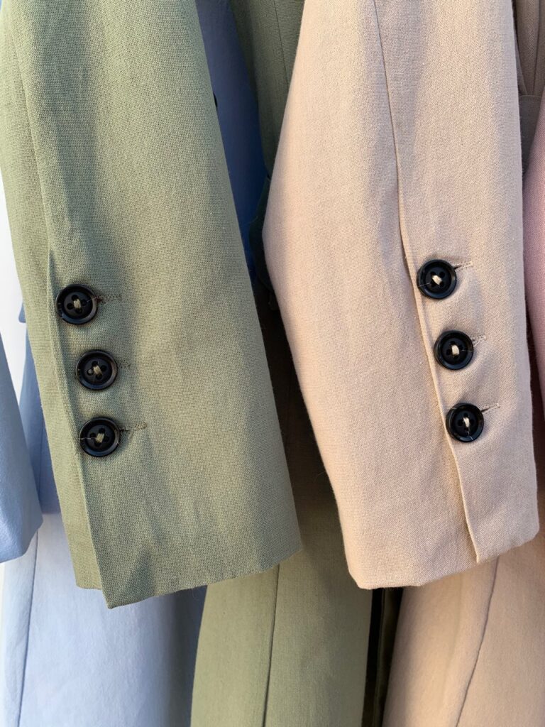 کت آُستردار مونایی